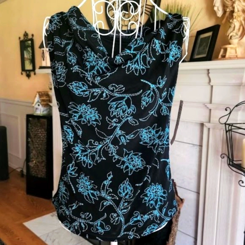NWT Made In Heaven sz medium sleeveless floral print top